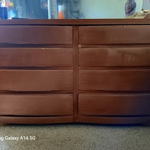 Dresser brown